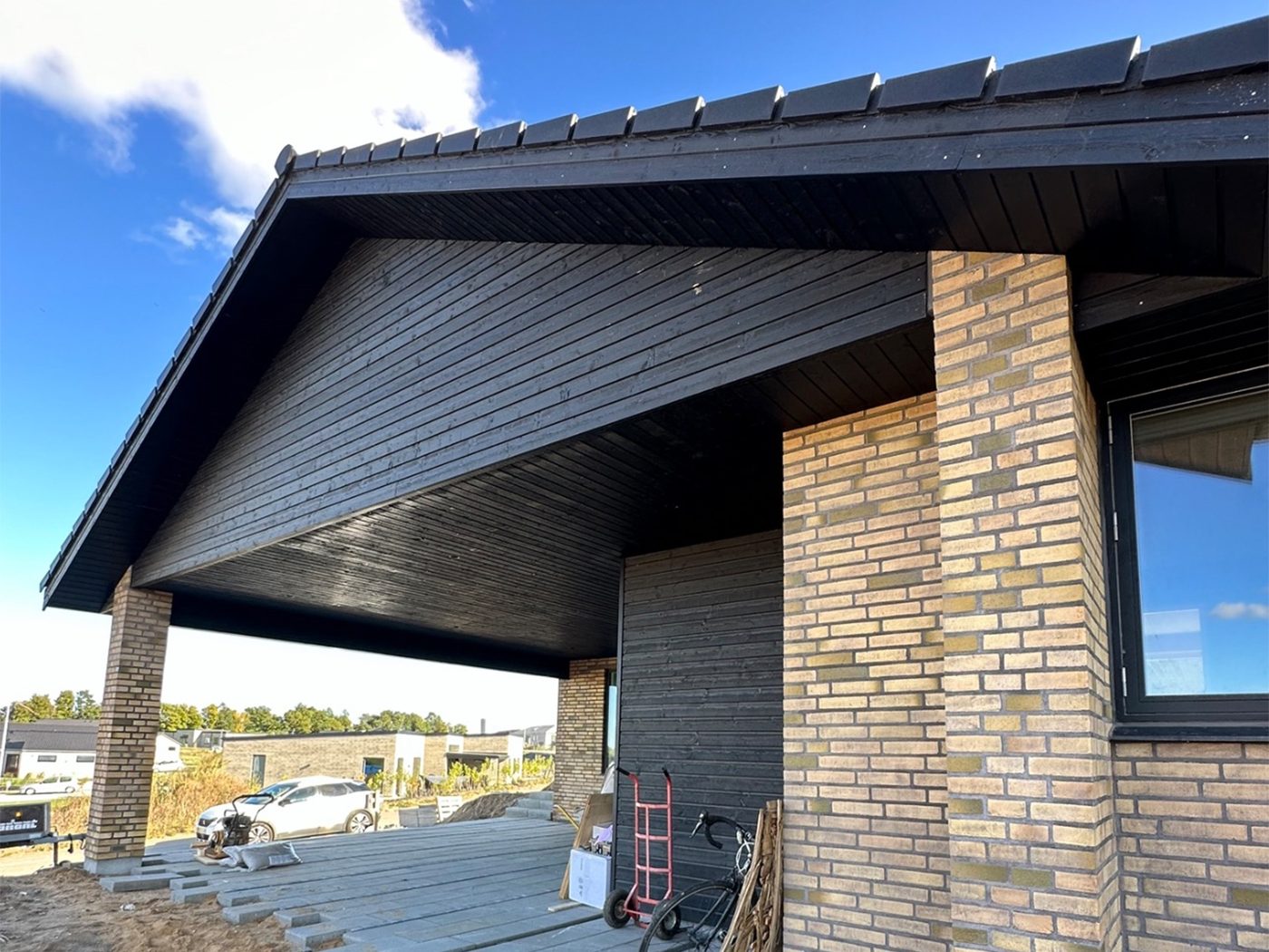 Carport og udhæng malet - efter