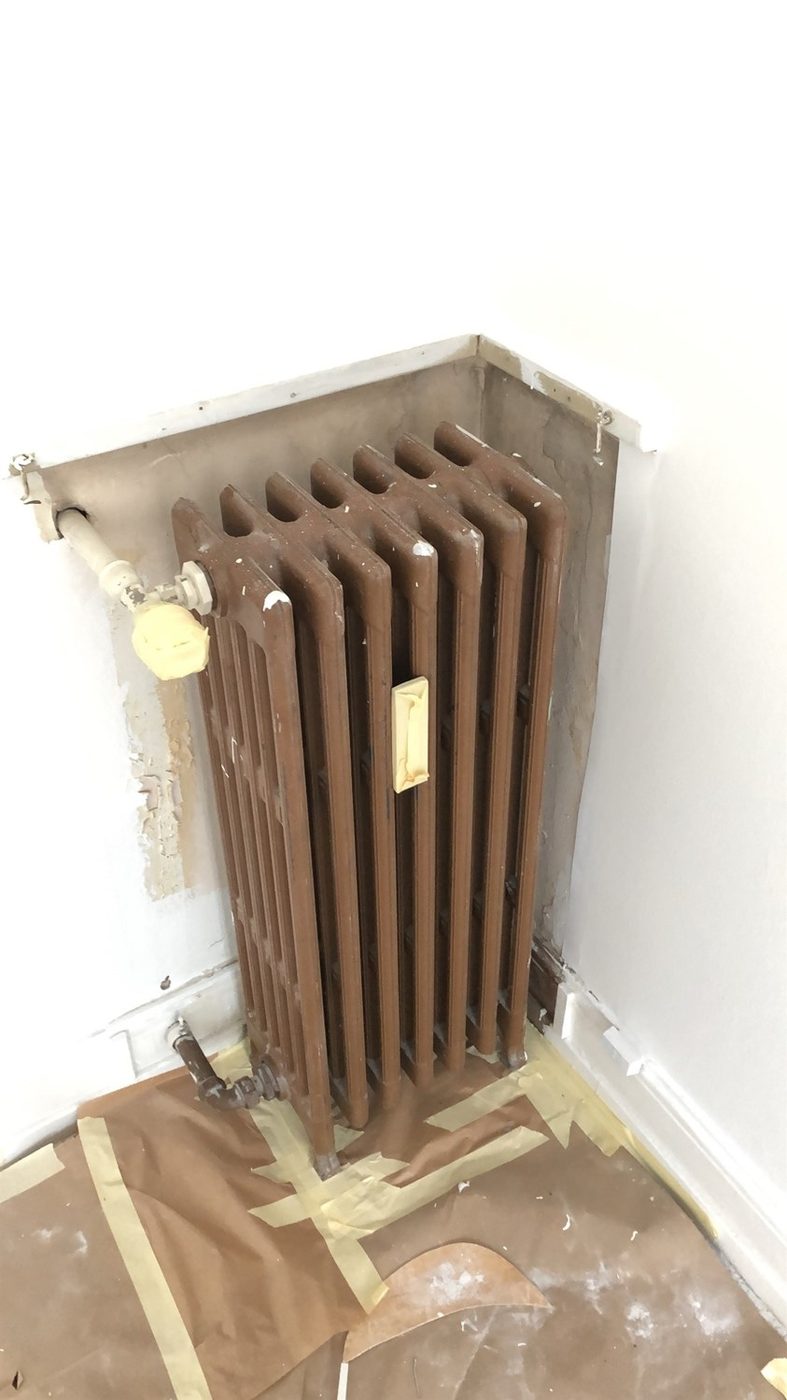 Radiator slebet og malet - før